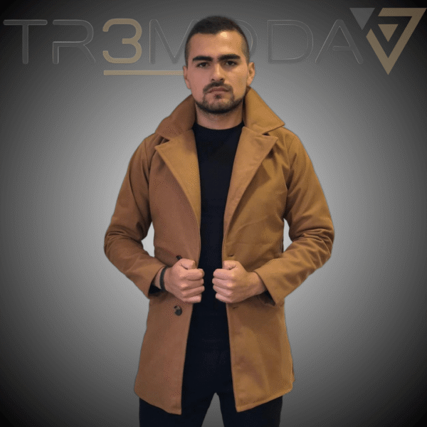 Gaban Confort Slim Marron hombre luciendo Gaban Confort Slim de color marron