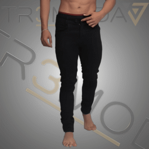 hombre usando jean tipo Skinin de color negro